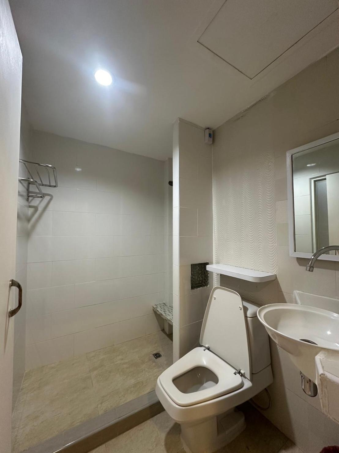 Royal Garden Home Hotel Бангкок Экстерьер фото