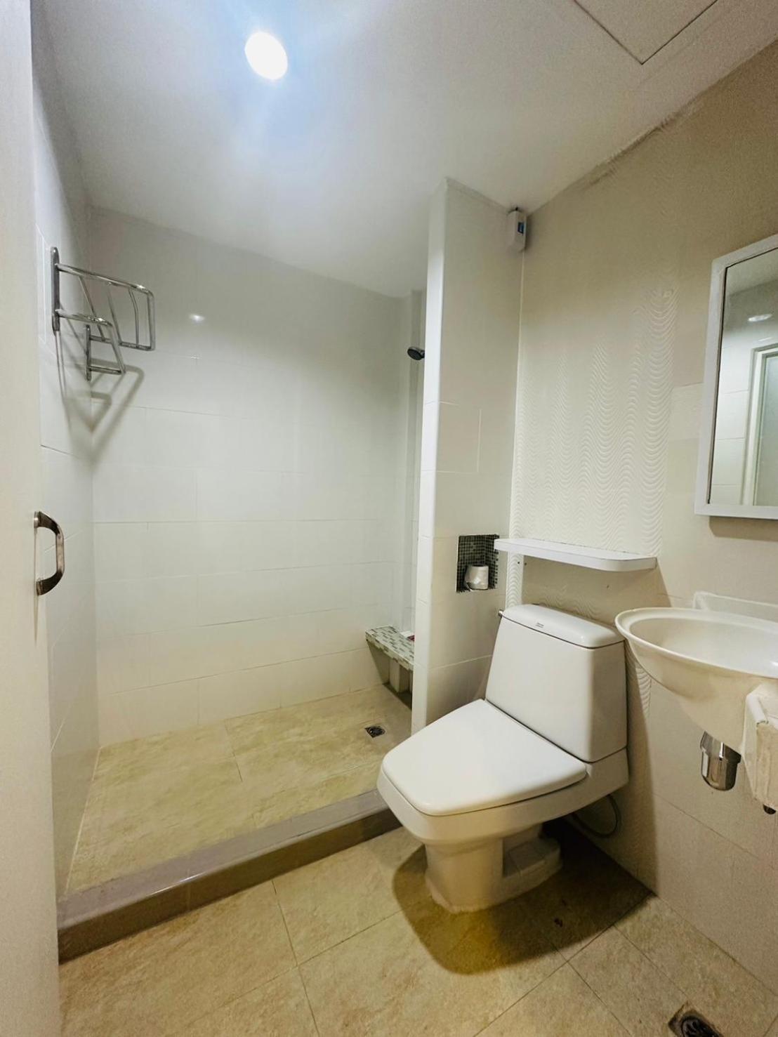 Royal Garden Home Hotel Бангкок Экстерьер фото