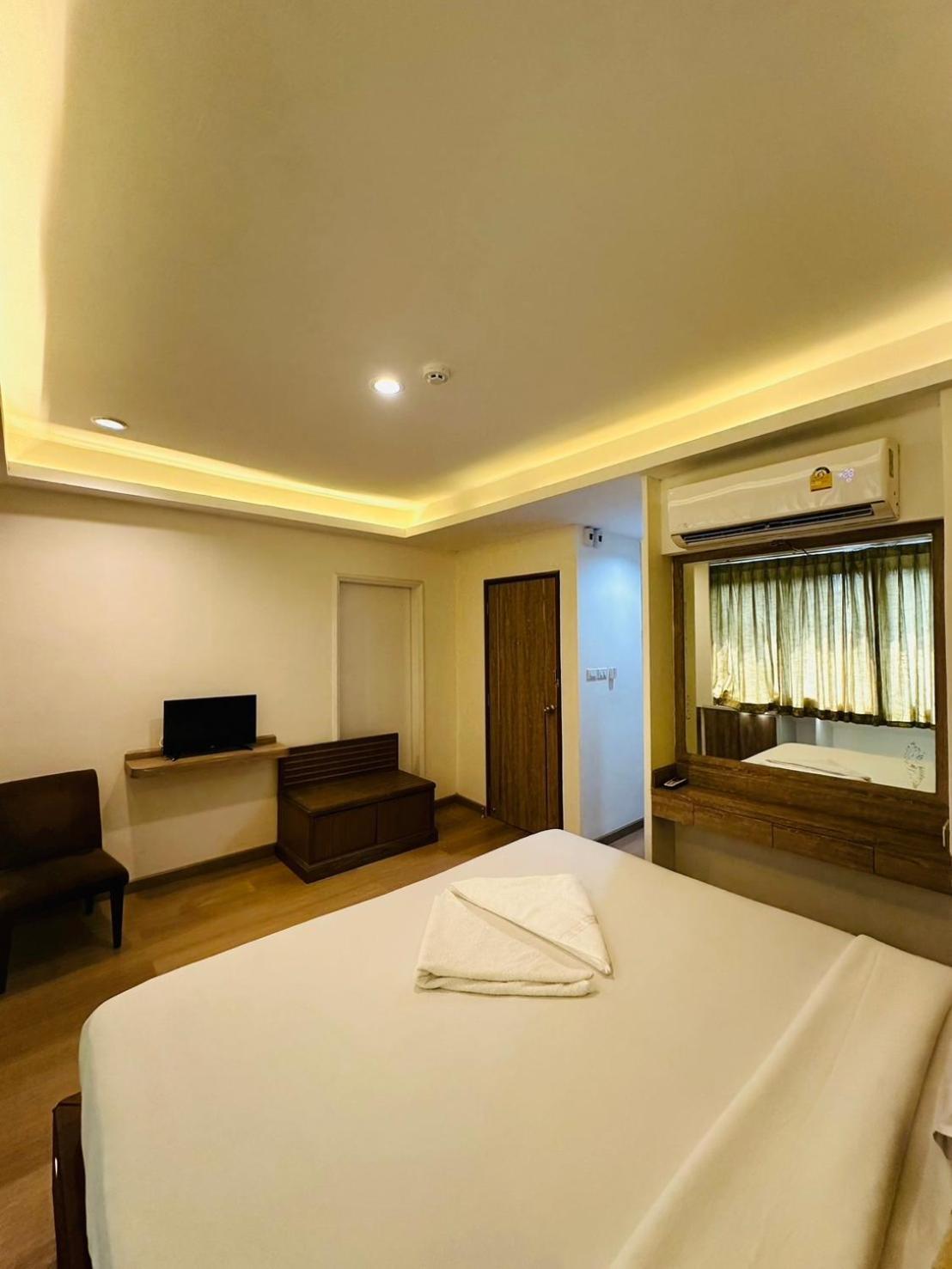 Royal Garden Home Hotel Бангкок Экстерьер фото