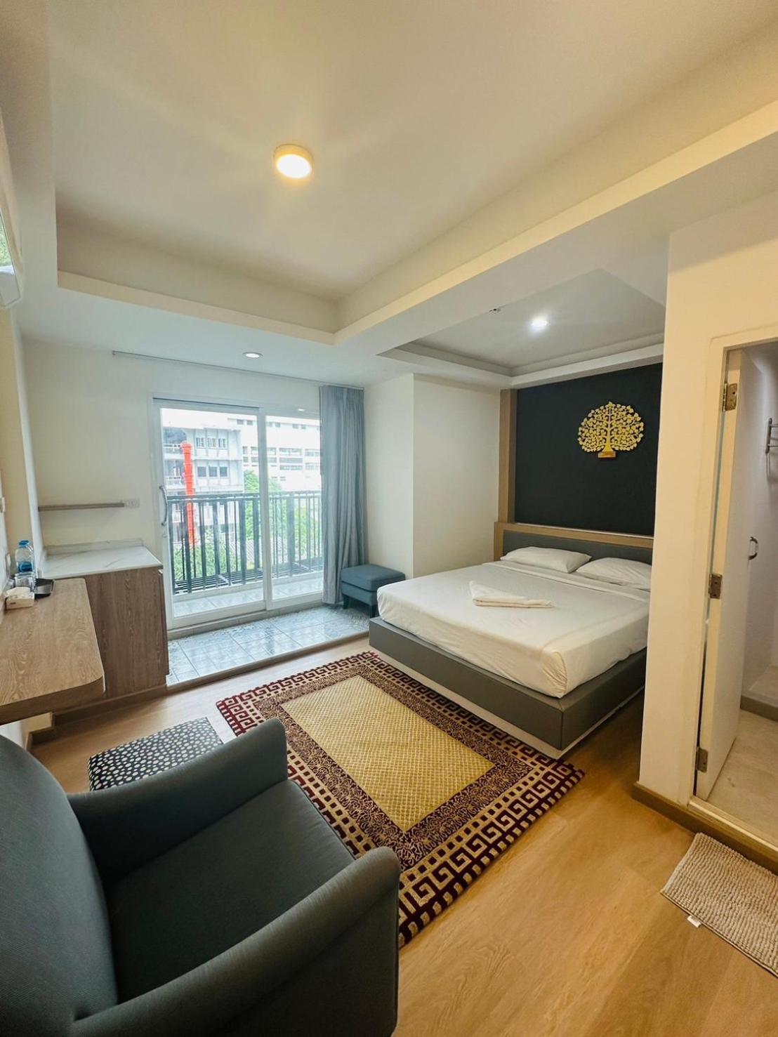 Royal Garden Home Hotel Бангкок Экстерьер фото