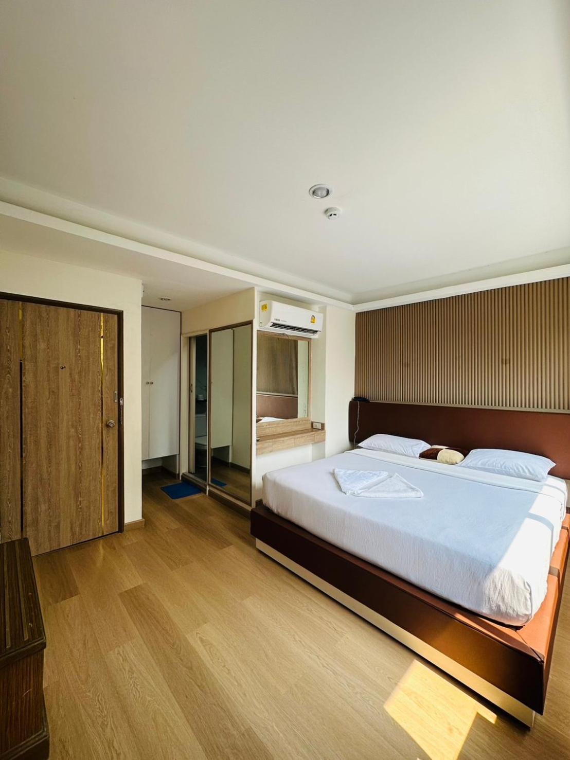 Royal Garden Home Hotel Бангкок Экстерьер фото